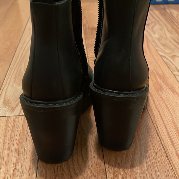 MAGDALENA WOMEN'S LEATHER HEELED CHELSEA BOOTS - Picture 5 of 7